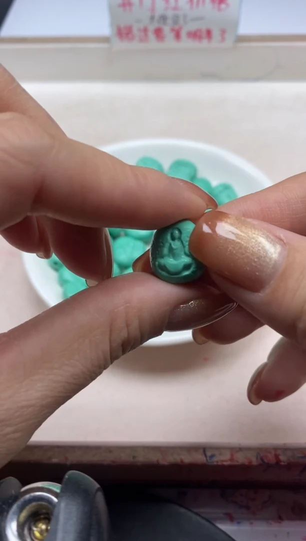 【闪购商品】玛瑙/玉髓颈饰未镶嵌x1151高瓷绿*松无相佛*1颗