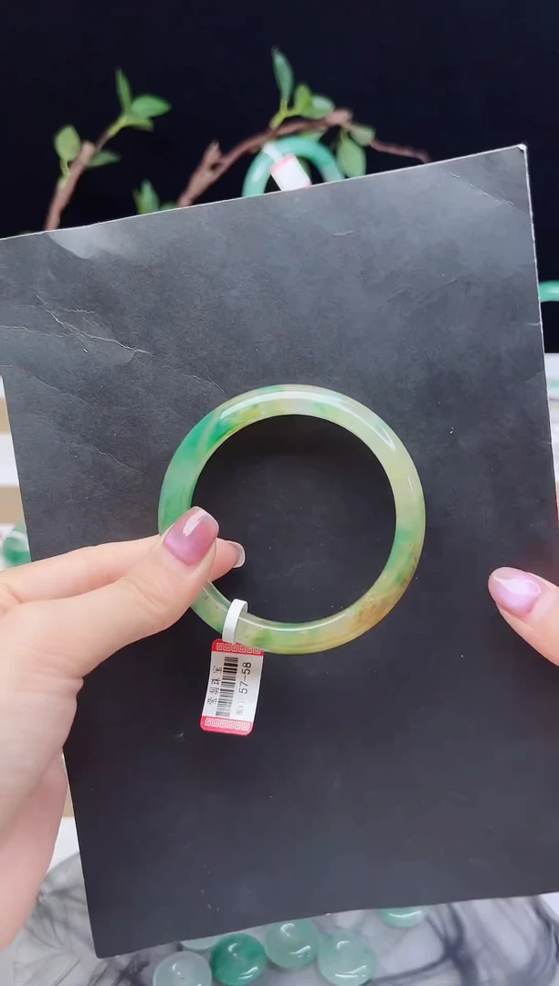 石英质玉手镯未镶嵌飘花平安镯手镯