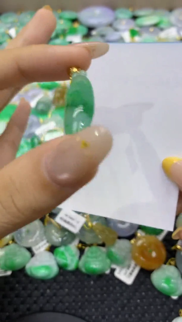 颈饰18K金镶嵌翡翠天然缅甸翡翠A货