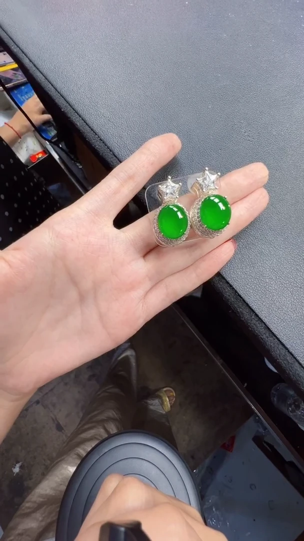 未镶嵌定制翡翠翡翠A货有轻微色差属于正常现象，蛋面多样性发货1