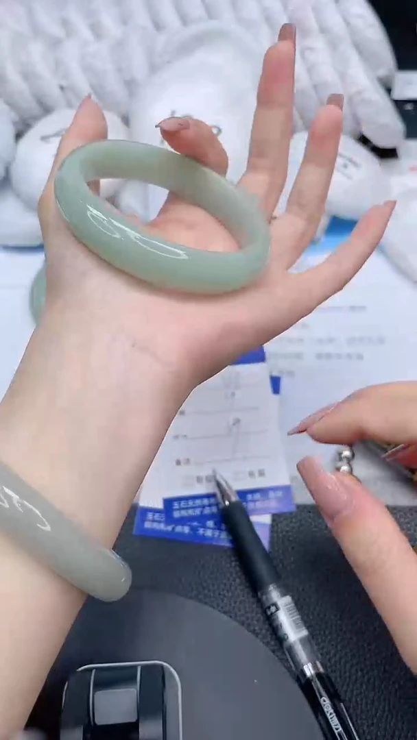 石英质玉手镯未镶嵌108-59