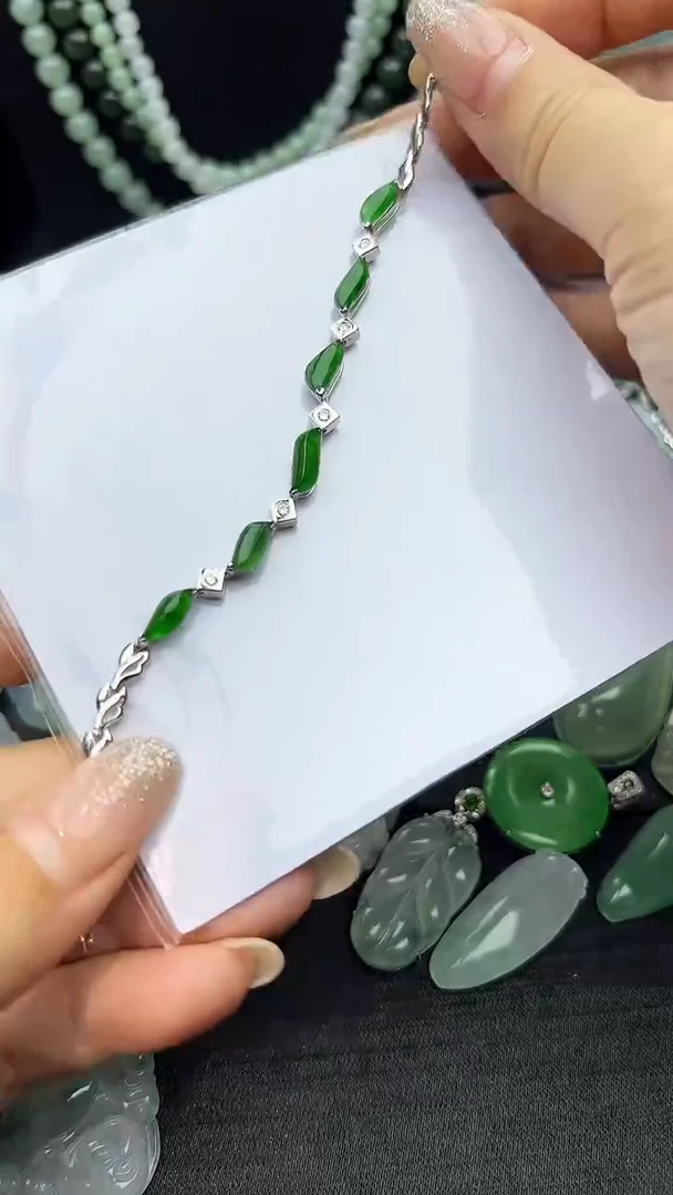 18K金镶嵌手链翡翠随形
