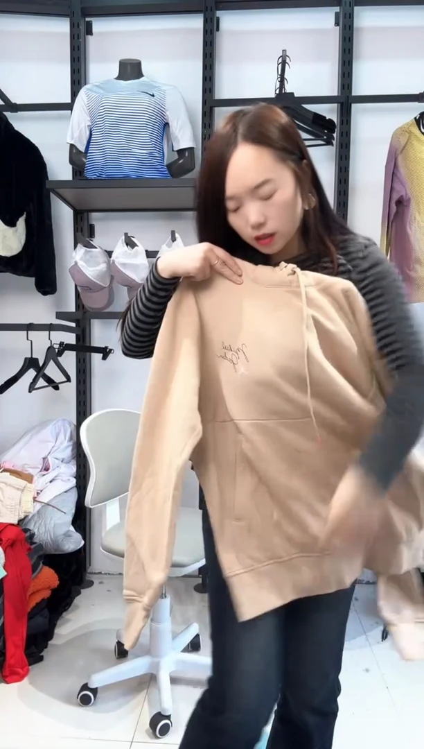 2677 编码  瑕疵直播间过款为准 尺码175