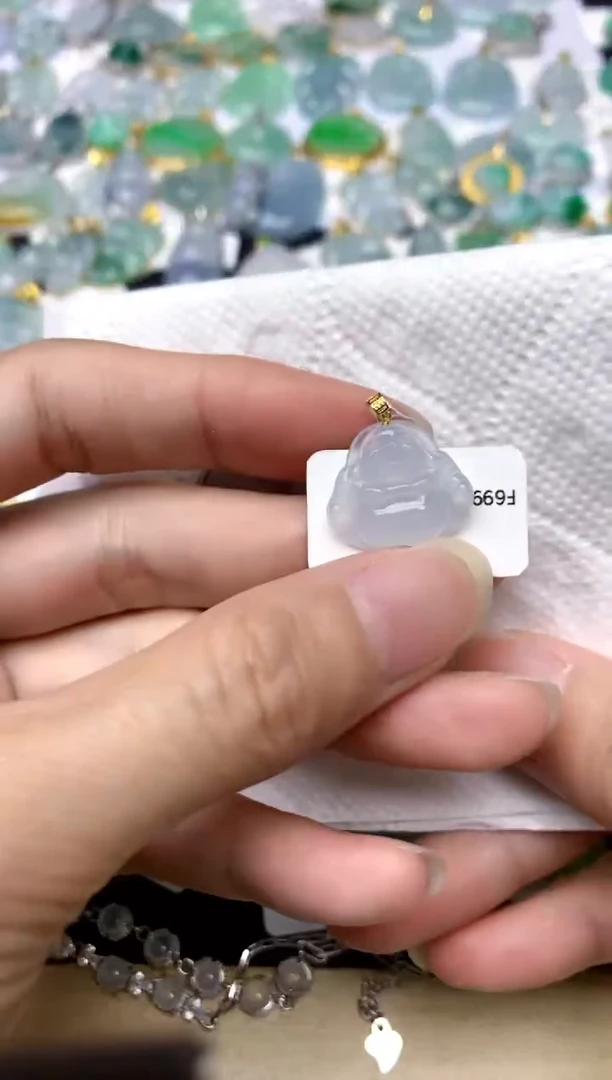 颈饰18K金镶嵌翡翠天然A货翡翠