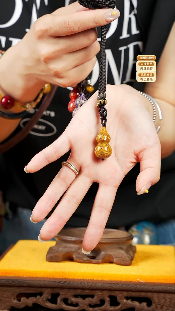 帝王金大漆紫光檀螺钿小脖挂