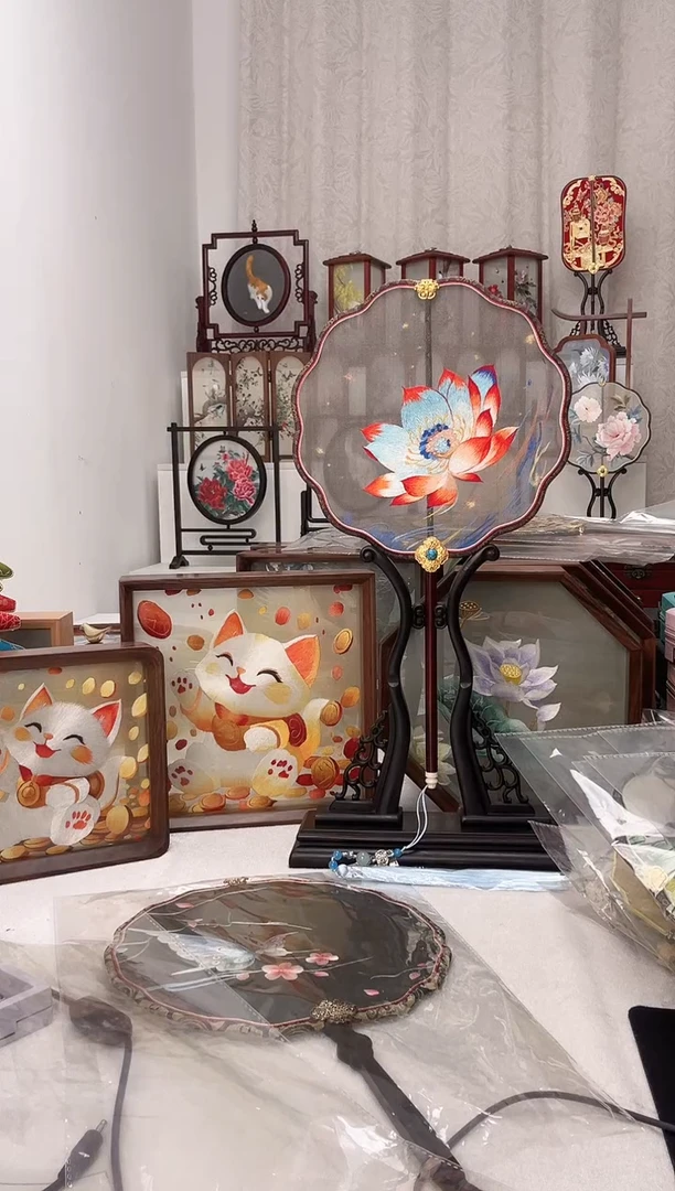 扇子苏绣作品手工团扇