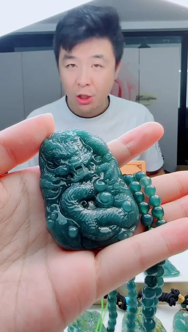 颈饰未镶嵌翡翠多样性发其中一
