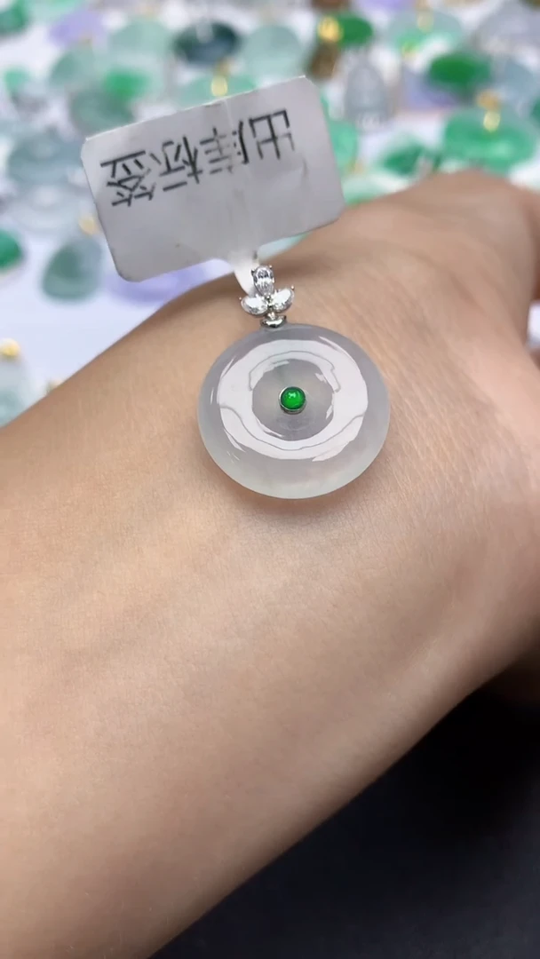 颈饰18K金镶嵌翡翠天然缅甸a货翡翠百元以上9元证书费自理