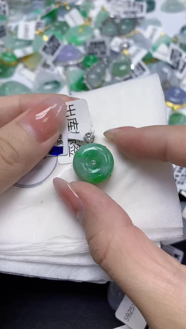 颈饰未镶嵌翡翠天然缅甸翡翠A货多样性发一件