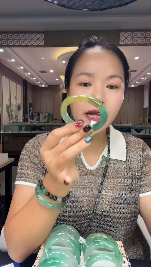 石英质玉手镯未镶嵌57