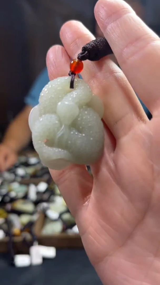 和田玉未镶嵌颈饰`