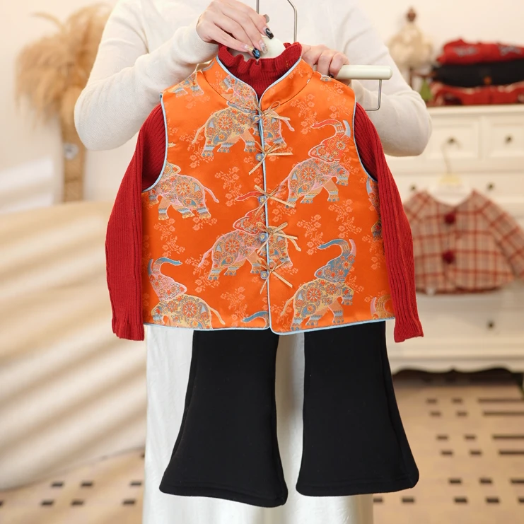 女童国风刺绣汉服马甲+红色高领花边毛衣+女宝休闲微喇裤