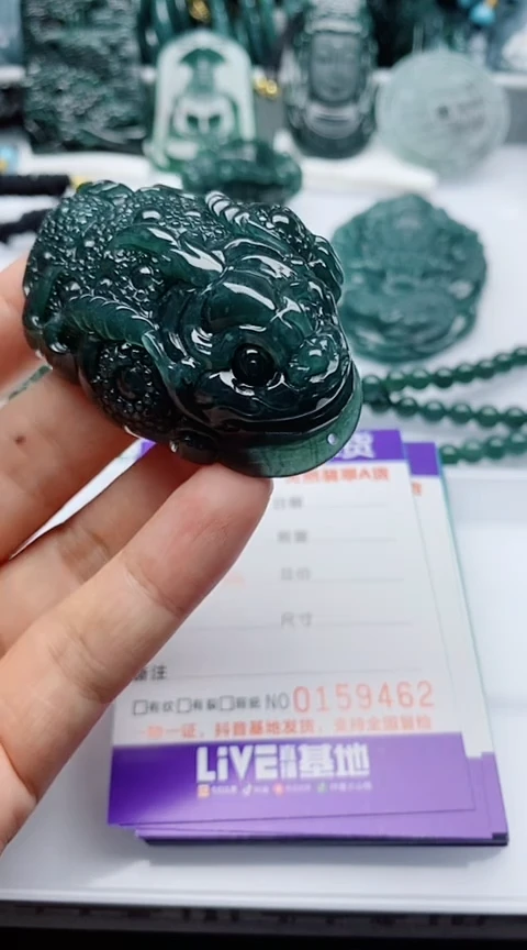 翡翠未镶嵌颈饰