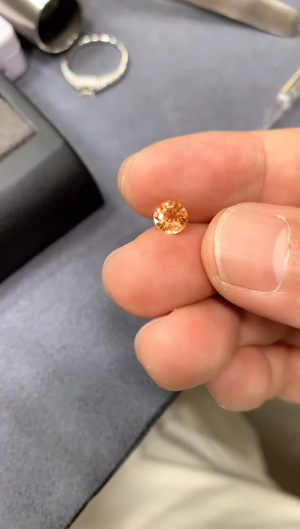 未镶嵌裸石石榴石（芬达石）1.39ct 61