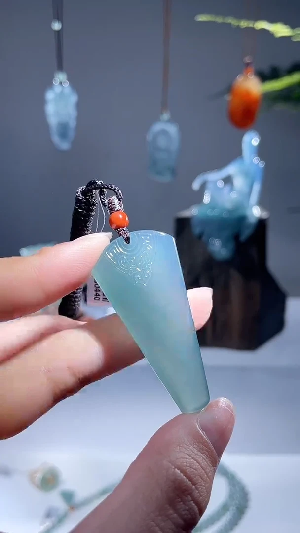 颈饰未镶嵌翡翠挂件