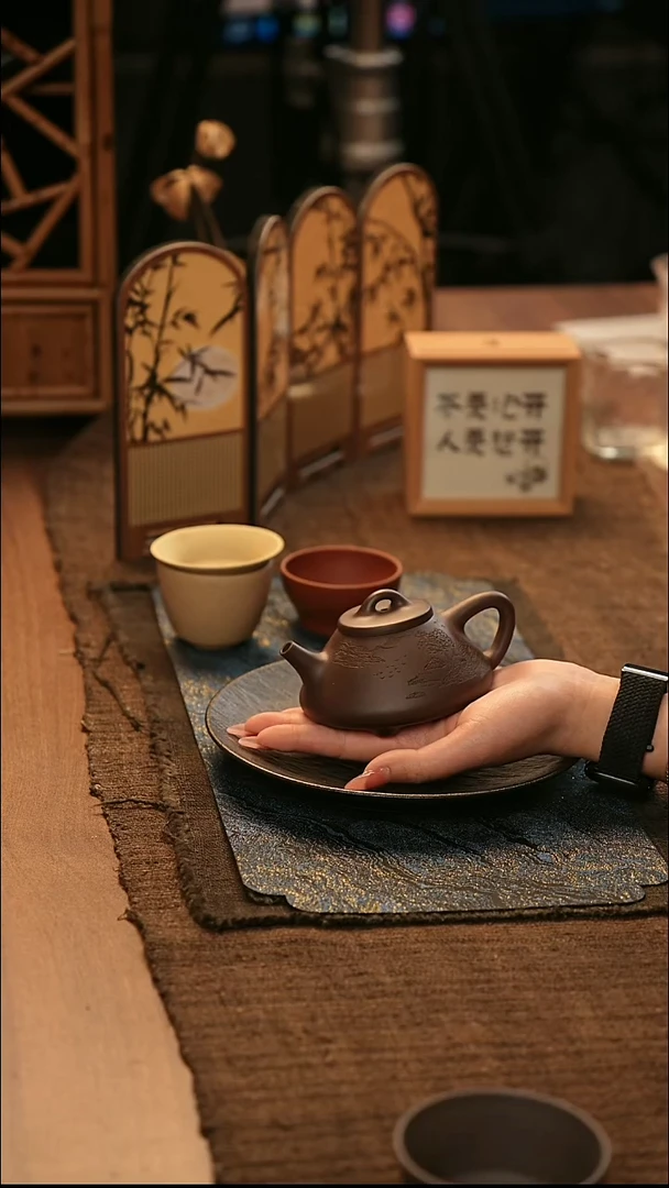 茶壶紫砂宜兴紫砂壶    子夜石瓢  刻绘 200cc