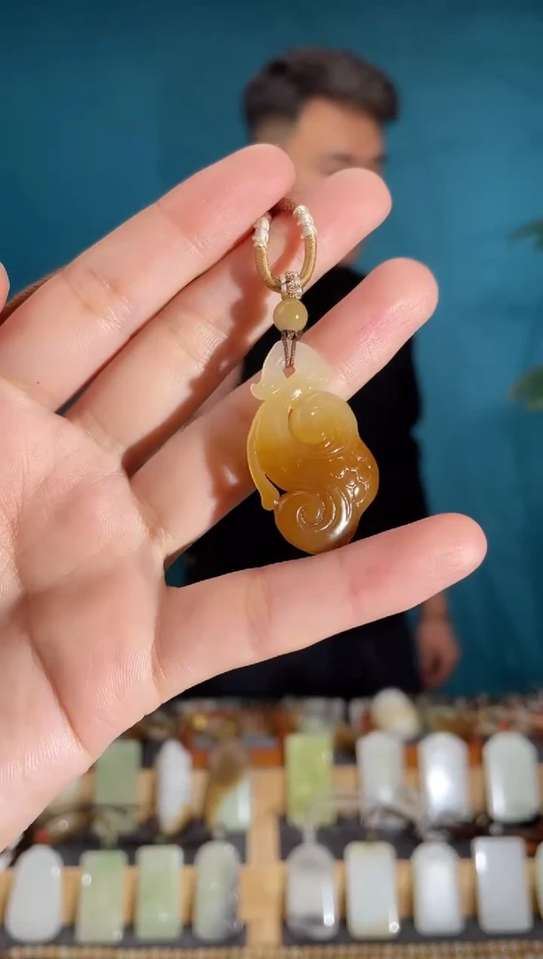 颈饰未镶嵌和田玉1