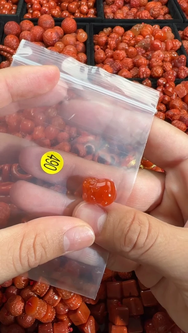 南红玛瑙未镶嵌颈饰1