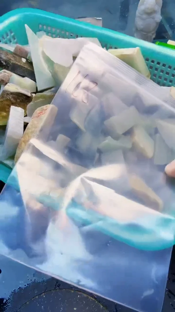 翡翠挂件未镶嵌阿**！天然翡翠168