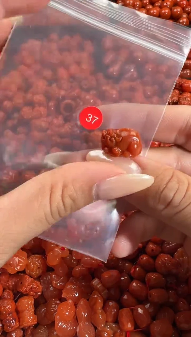 颈饰未镶嵌南红玛瑙1