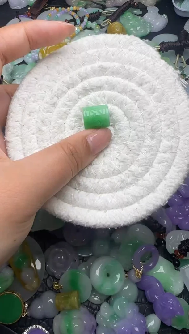 颈饰未镶嵌翡翠缅甸翡翠吊坠