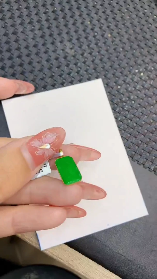 颈饰18K金镶嵌翡翠1