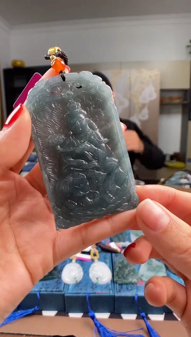 颈饰未镶嵌翡翠 多样性发其一