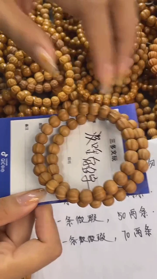 手串猴头核桃没***字猴头，易碎品，轻拿轻放，谢谢！