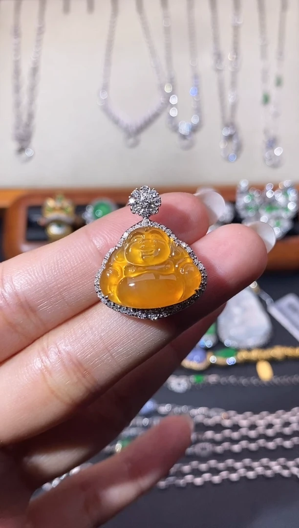 翡翠18K金镶嵌颈饰吊坠