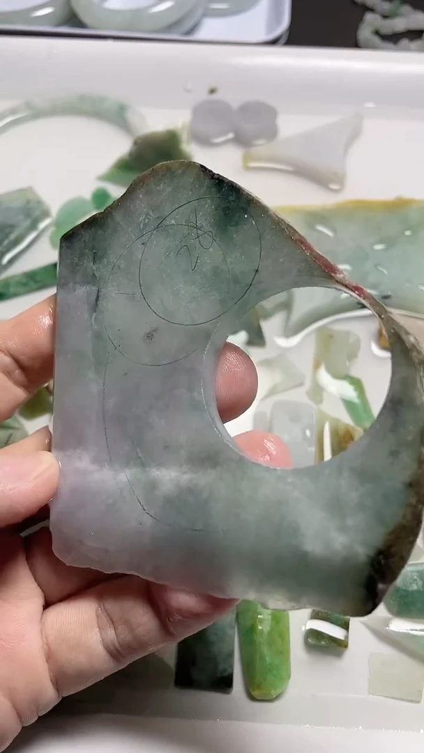 翡翠裸石元****如翡翠小边料