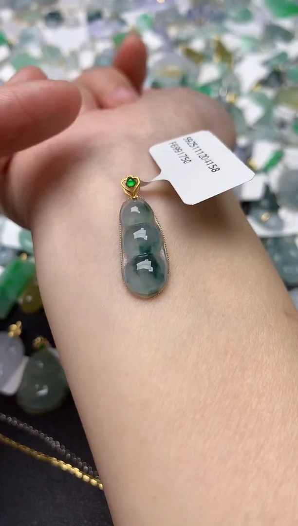 颈饰18K金镶嵌翡翠天然缅甸A货翡翠