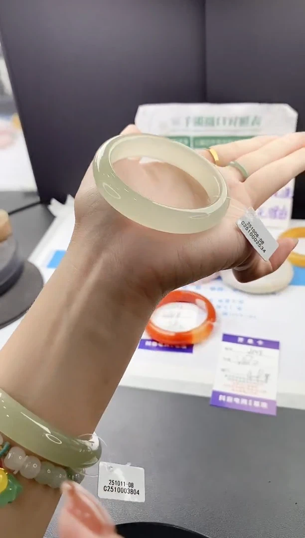 未镶嵌手镯石英质玉j103-DB49+