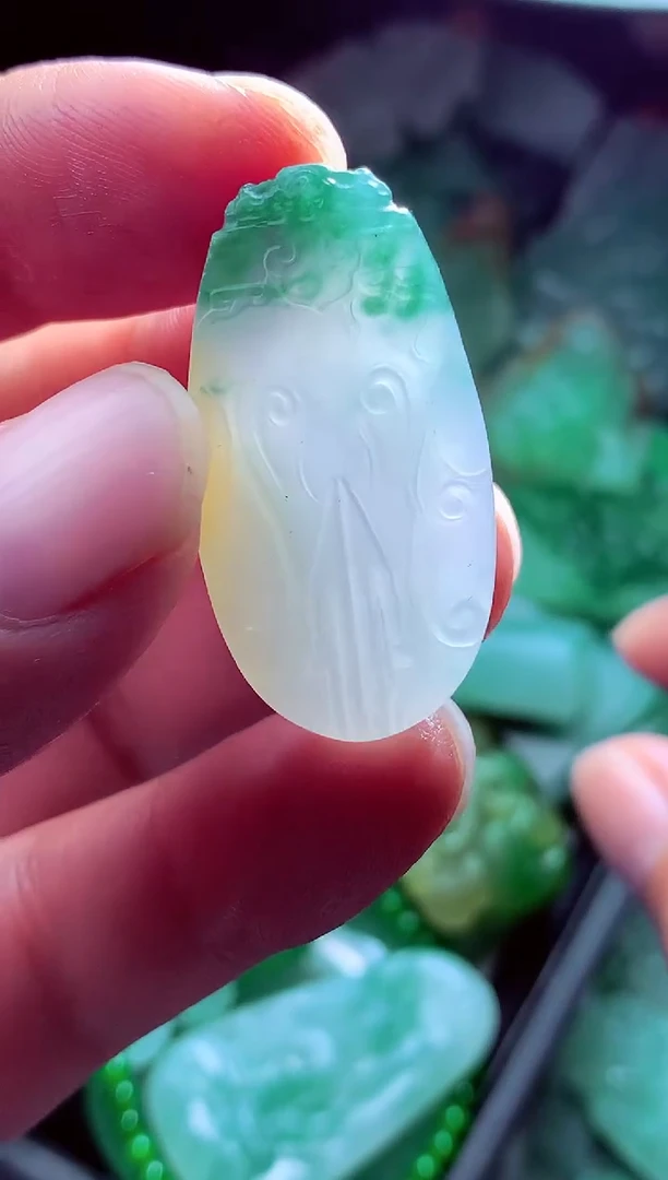未镶嵌定制翡翠执**?翡翠毛货定制