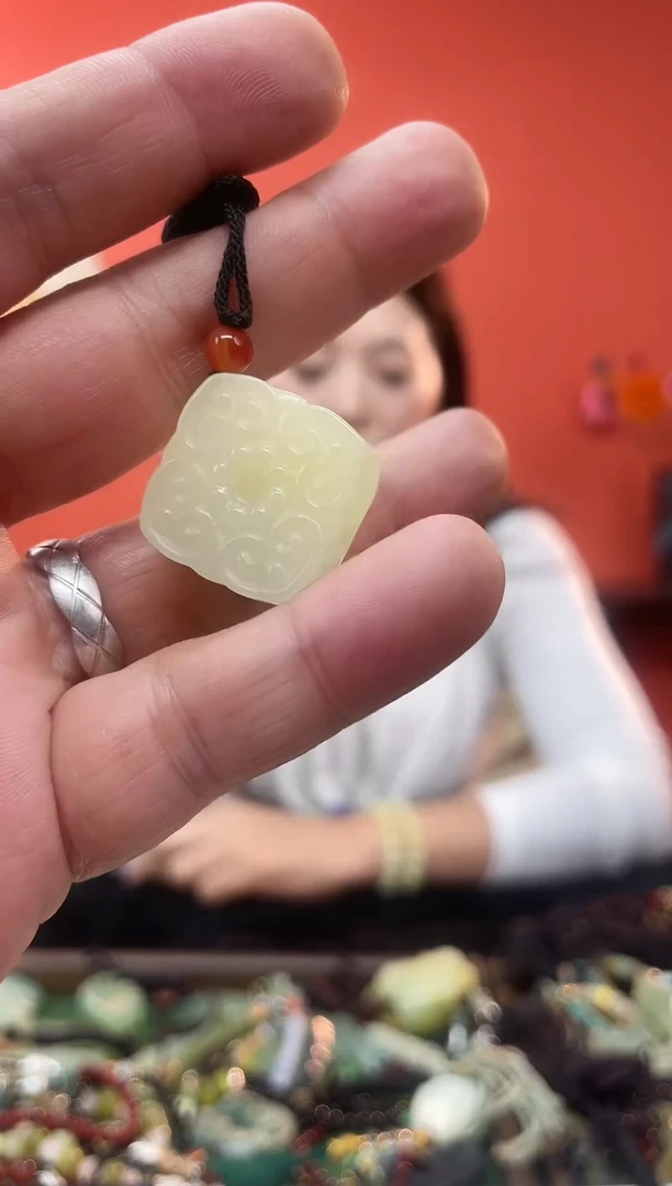 未镶嵌岫玉吊坠·