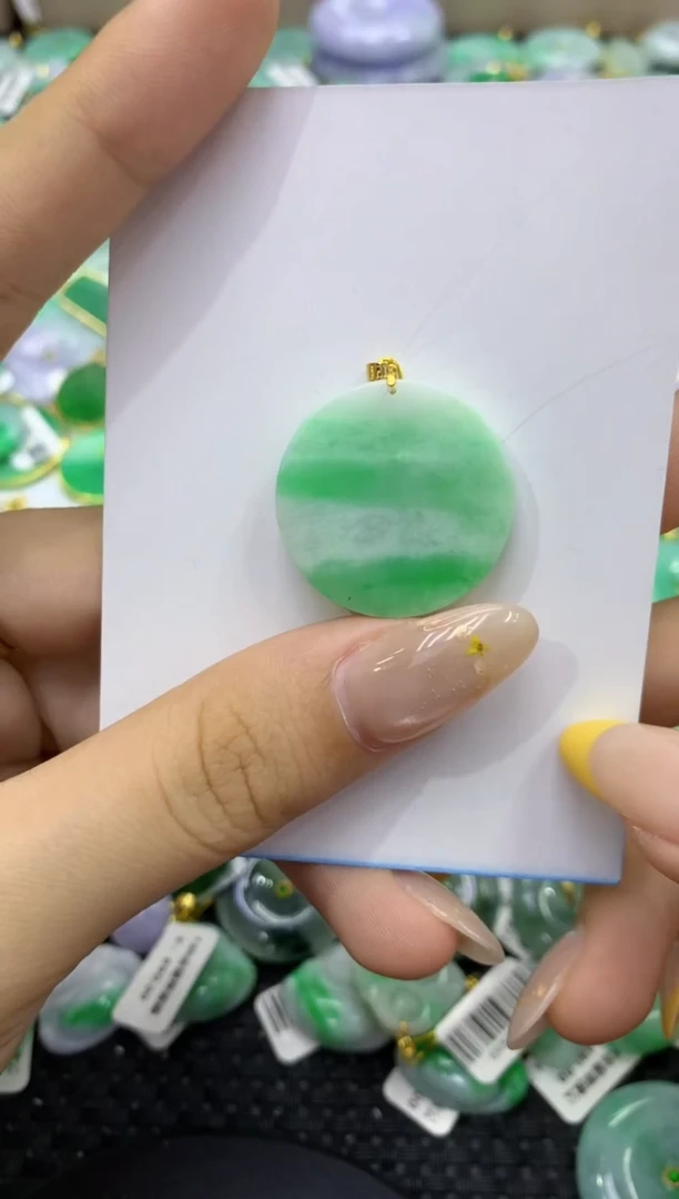 颈饰18K金镶嵌翡翠天然缅甸翡翠A货