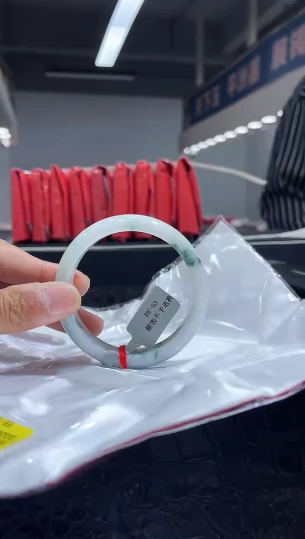 未镶嵌手镯翡翠5
