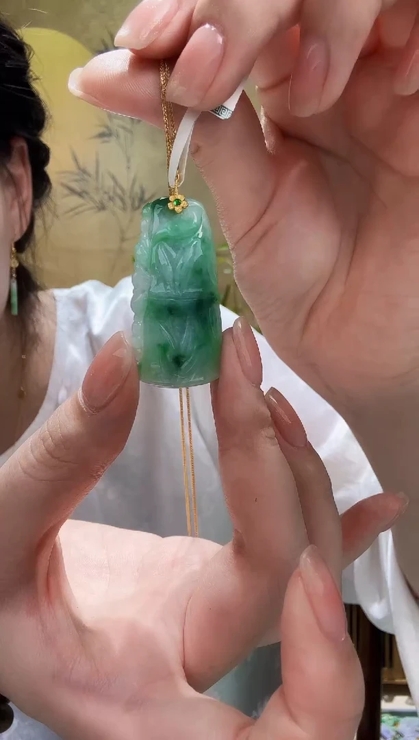 颈饰未镶嵌翡翠吊坠
