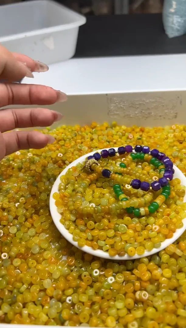 翡翠散珠w2295冰黄翡算盘6*3mm*30颗