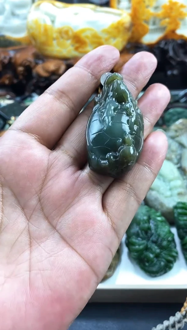 和田玉未镶嵌颈饰1