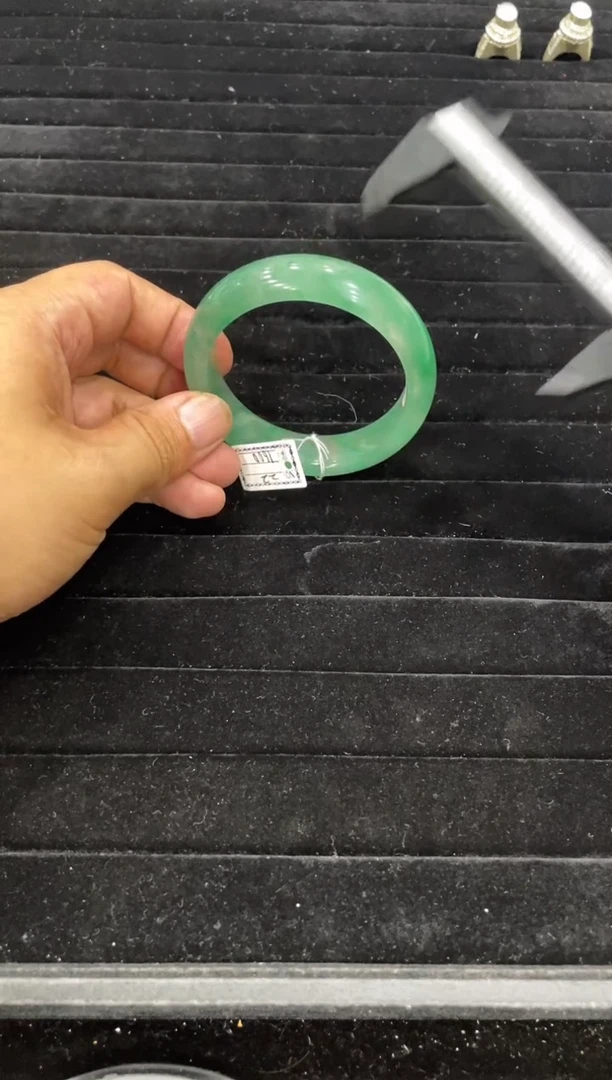 石英质玉手镯未镶嵌手镯