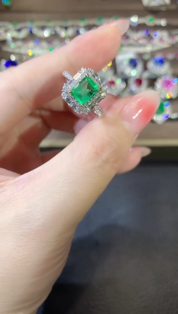 【闪购商品】祖母绿戒指18K金镶嵌C80