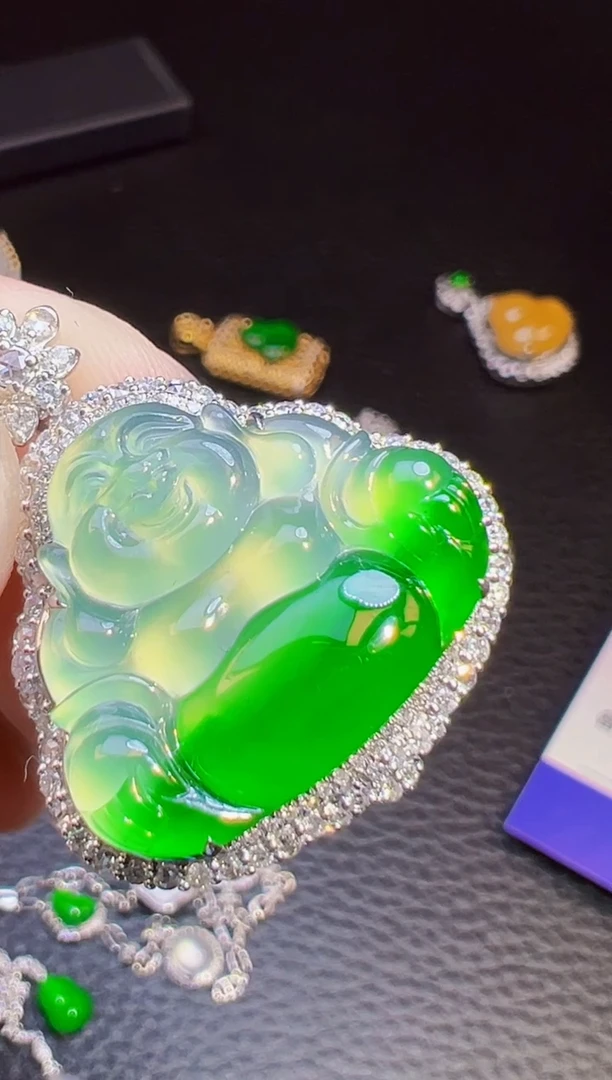 颈饰18K金镶嵌翡翠初*翡翠