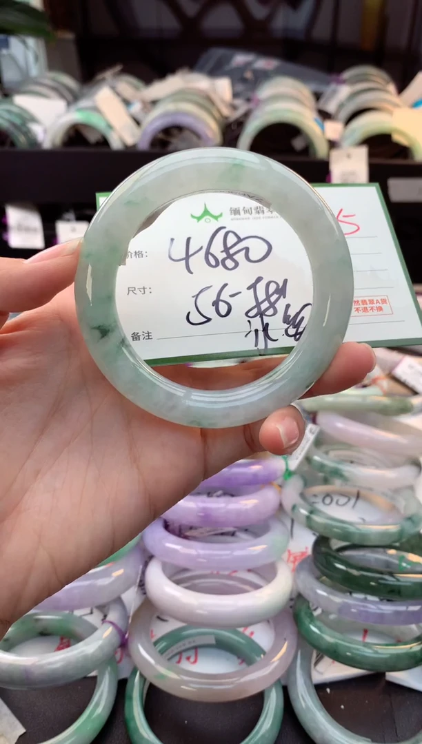 未镶嵌定制翡翠毛货需精细抛光+多人