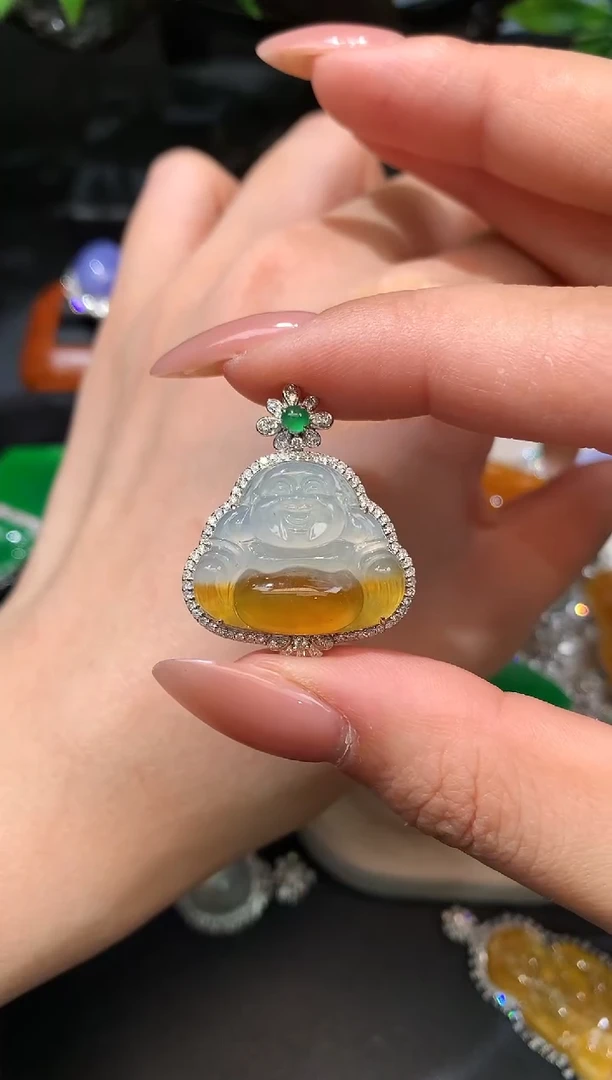 颈饰18K金镶嵌翡翠佛