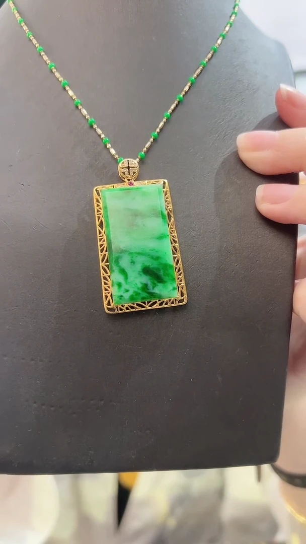 翡翠14K金镶嵌颈饰88888888888