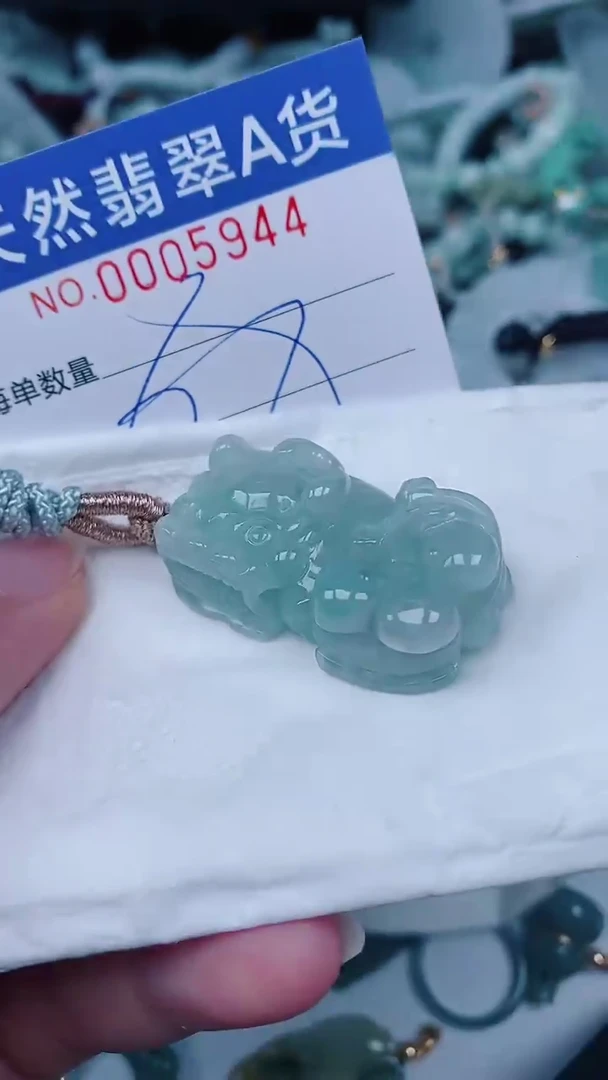 翡翠未镶嵌颈饰00005944