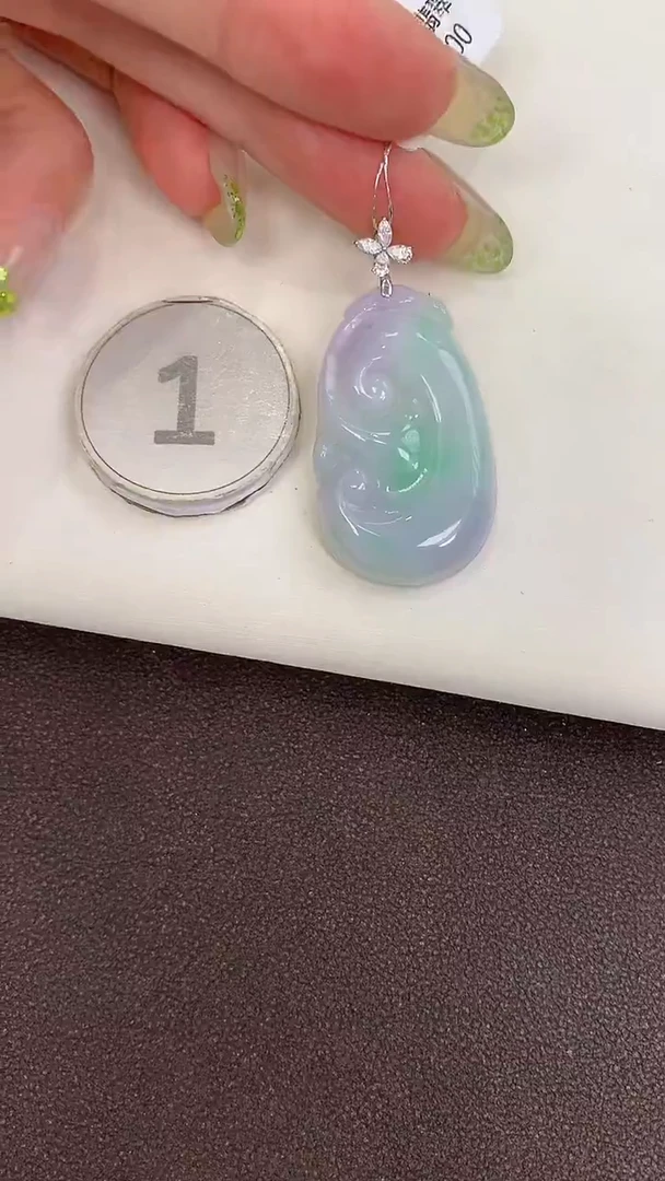 颈饰18K金镶嵌翡翠天然缅甸a货翡翠