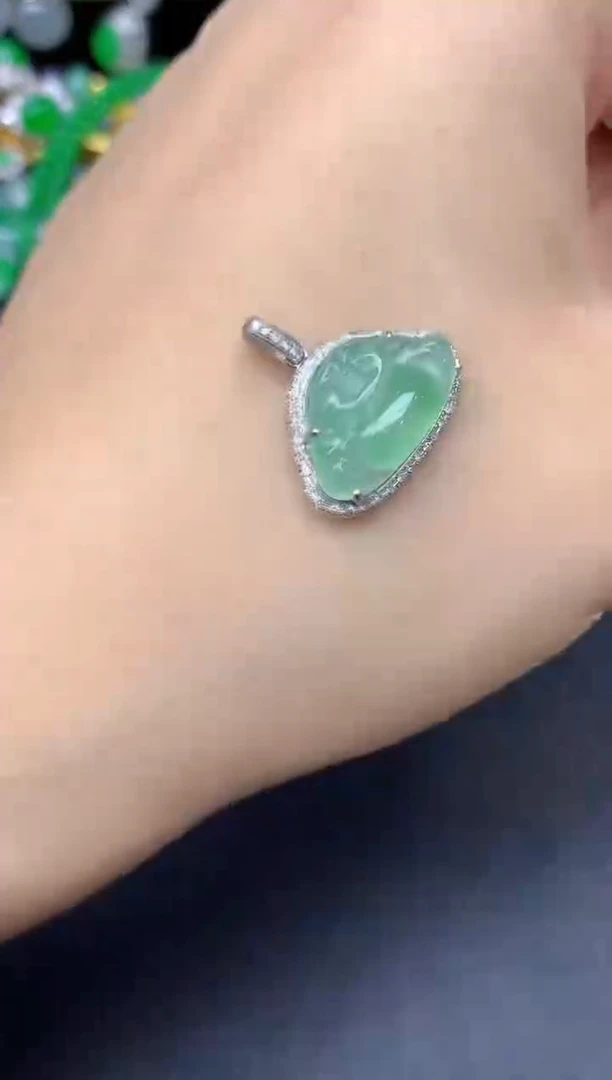 颈饰18K金镶嵌翡翠225-雪姐翡翠天天见