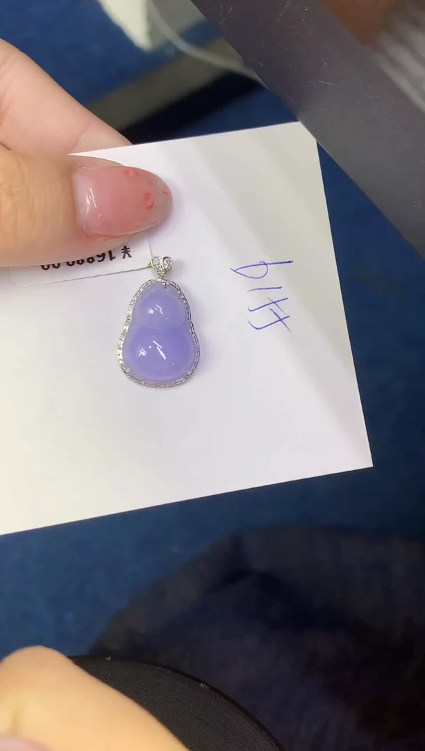 翡翠18K金镶嵌颈饰缅甸天然翡翠A货