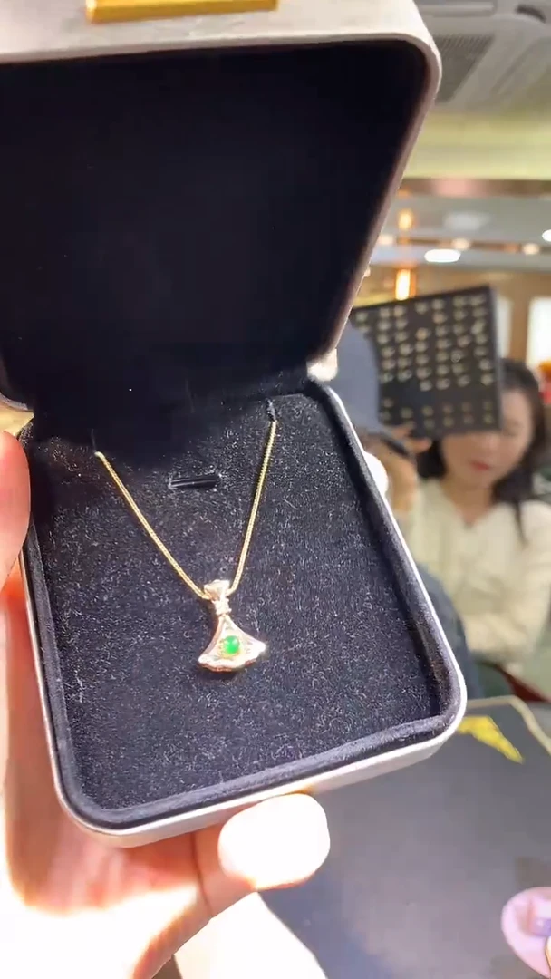 【闪购商品】翡翠吊坠(不含链)未镶嵌多样性发货其一不含链子